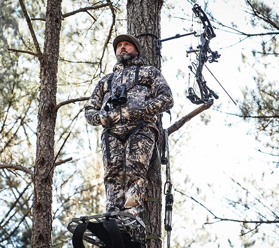 HANG AND HUNT: WHITETAIL HUNTING STRATEGIES